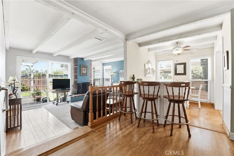 331 E Barkley photo 2