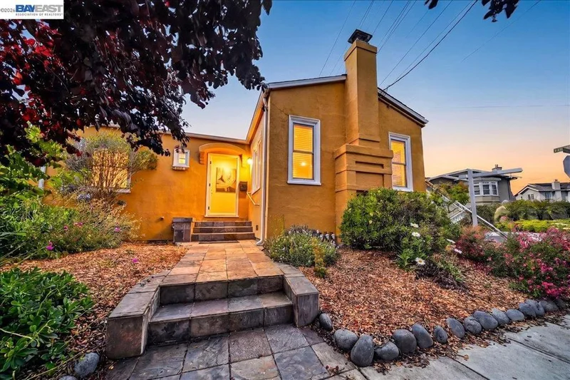 1175 Camelia St, Berkeley, CA 94702