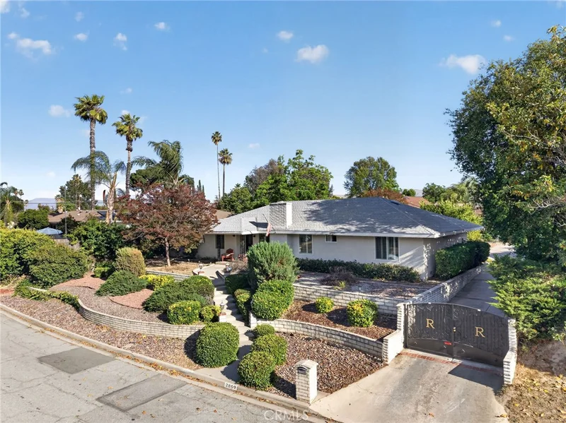 2859 Vista Way photo 2