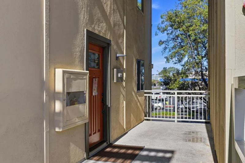 Photo 2 of 1214 Admiralty Lane