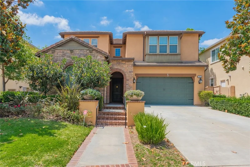 572 E Vosburg Drive, Azusa, CA 91702
