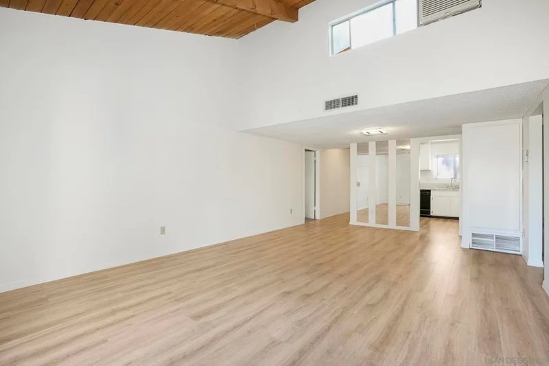 Photo 2 of 10331 Lindley Ave 266
