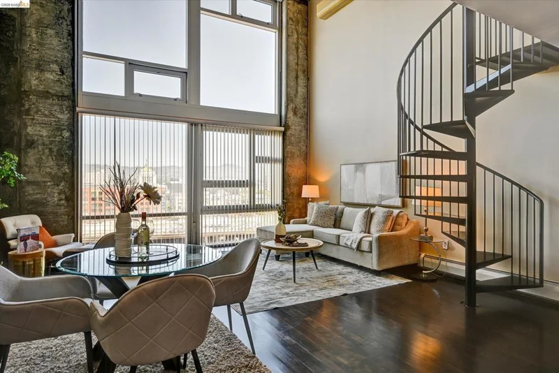 311 Oak St Pent 9