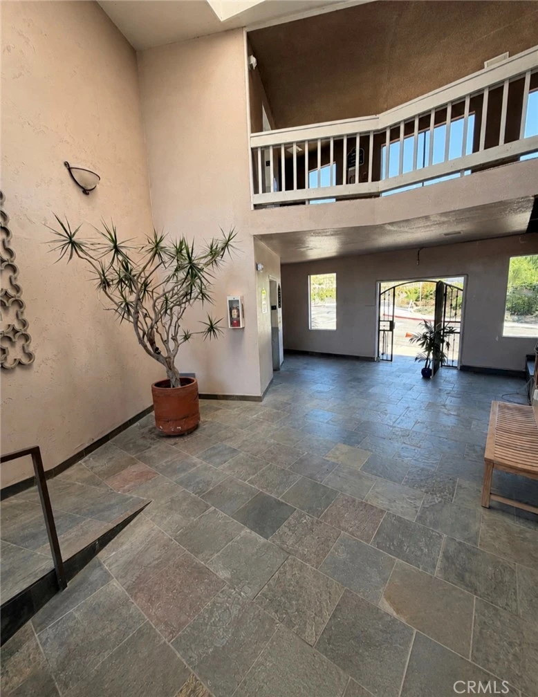 Interior 4