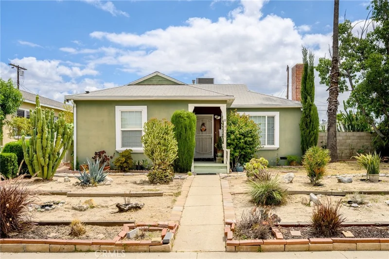 8036 Whitsett Avenue, North Hollywood, CA 91605