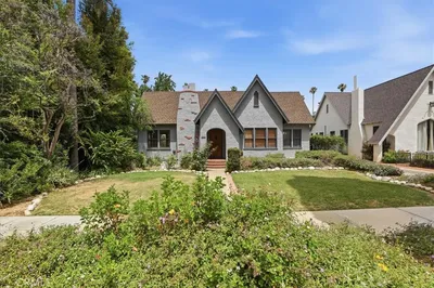 3589 Castle Reagh photo 2