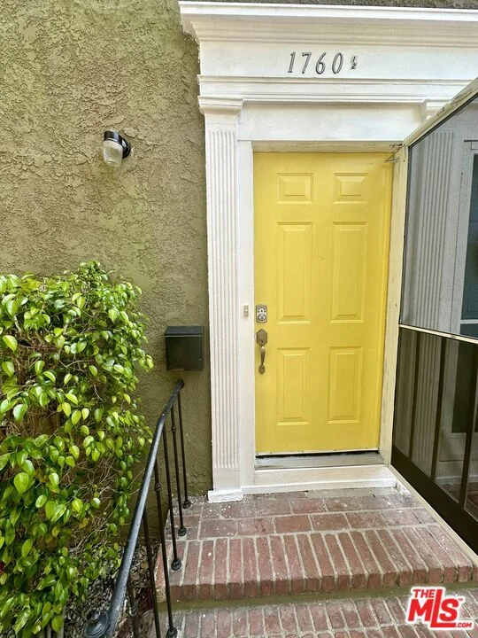 1760 1/2 N Las Palmas Avenue, Los Angeles, CA 90028