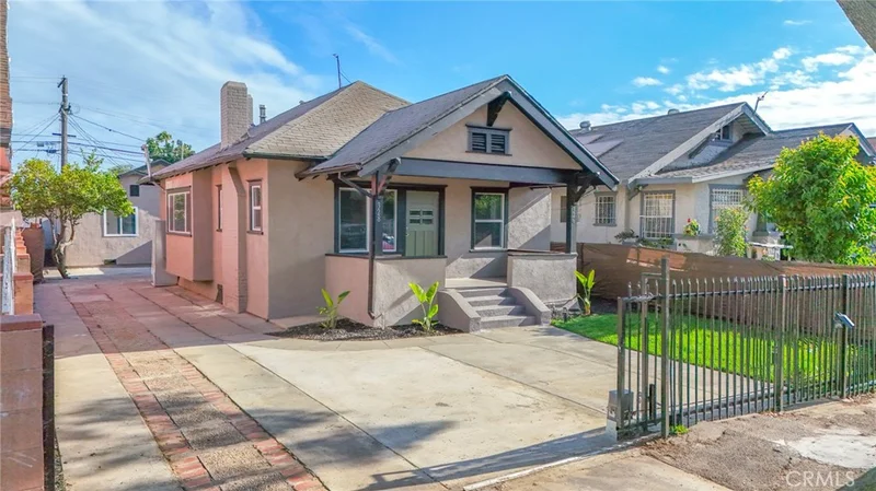 326 -328 47th, Los Angeles, CA 90037