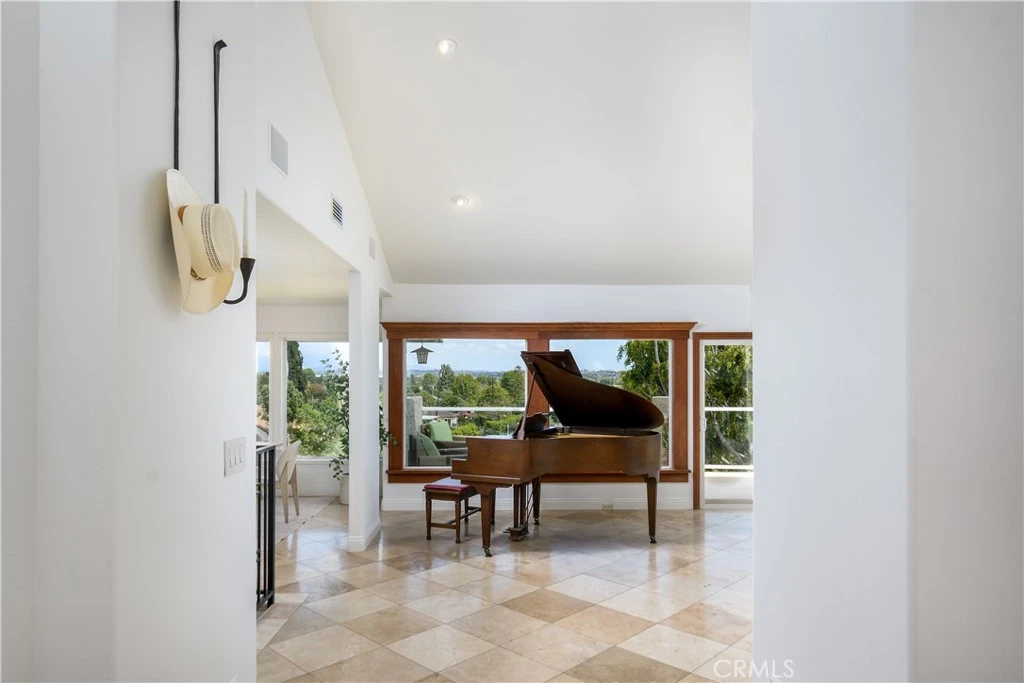 Interior 4
