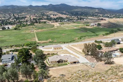 9115 Elizabeth Lake