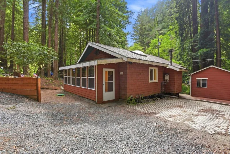 Photo 2 of 155 Redwood Avenue