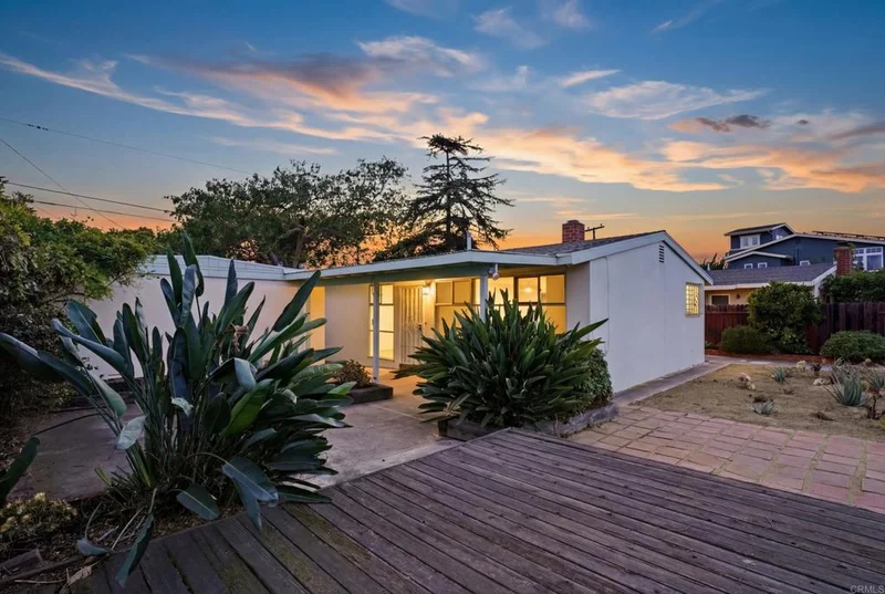 2689 Cowley Way, San Diego, CA 92110