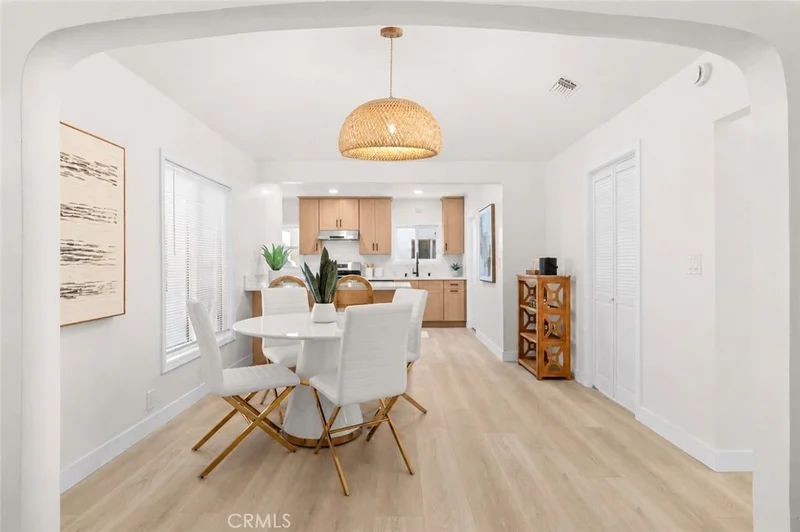 2115 S Redondo, Los Angeles, CA 90016