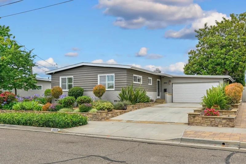 8860 Hoffing, San Diego, CA 92123