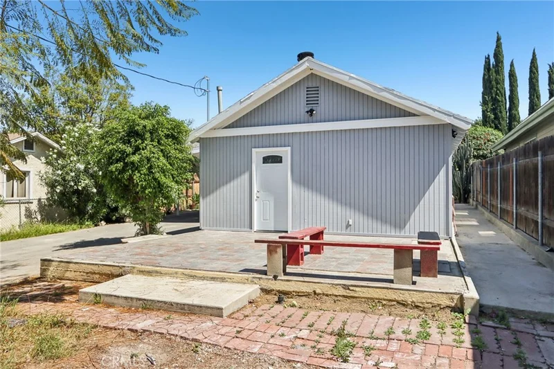 11032 Scoville Avenue, Sunland, CA 91040