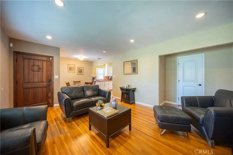 5356 Farna Avenue photo 2