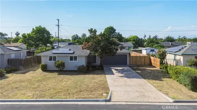 5703 E Hampton