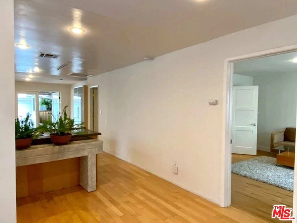 Interior 3