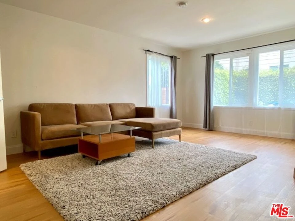 Interior 4