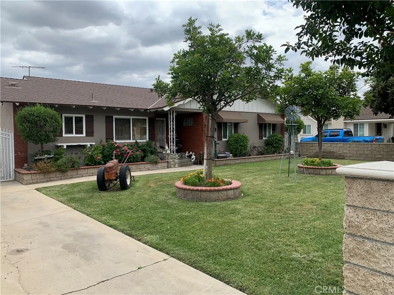 427 W Maple photo 2