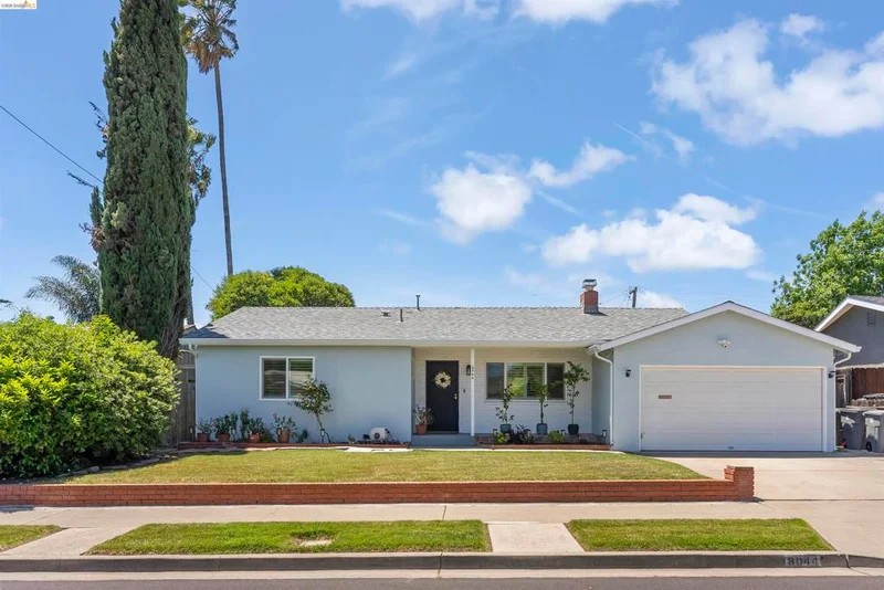 8044 Tamarack Dr