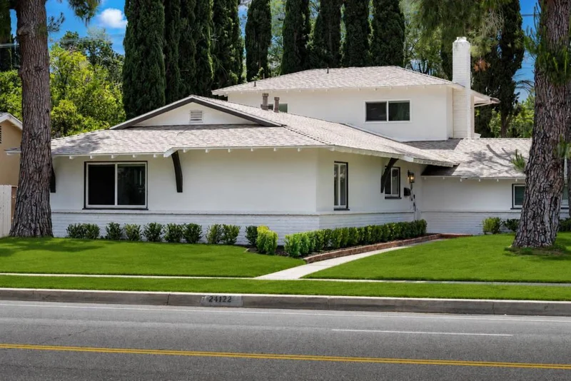 24022 Vanowen Street photo 2