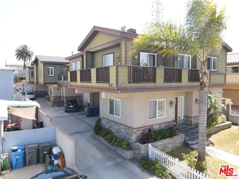 2516 Gates Avenue B photo 2