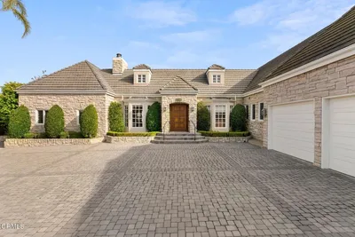 1401 Glen Oaks Boulevard photo 2