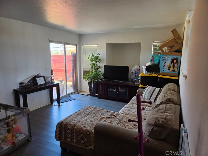 36937 Firethorn photo 2