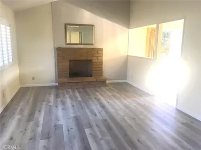 1559 Royal Way photo 2