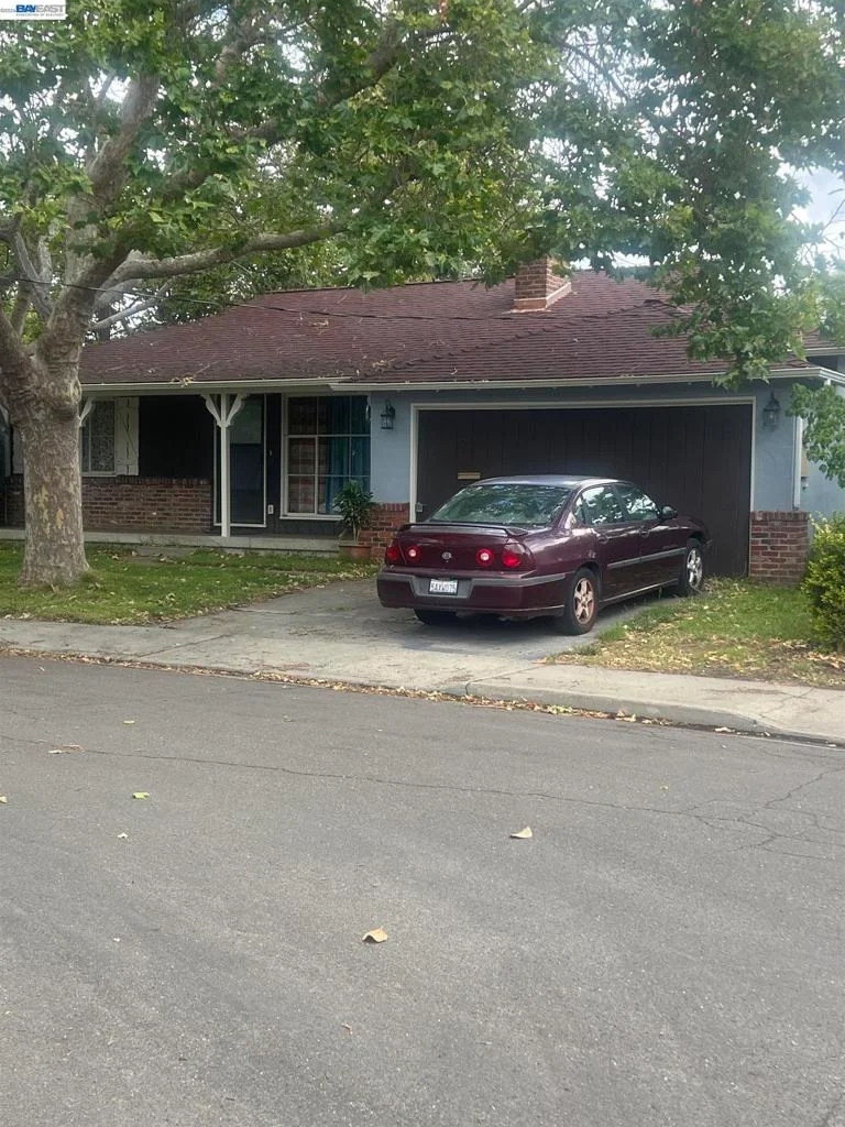 17018 Via Tomar, San Lorenzo, CA 94580
