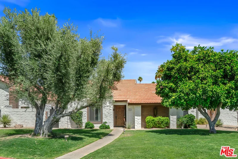 2252 Miramonte Circle B, Palm Springs, CA 92264