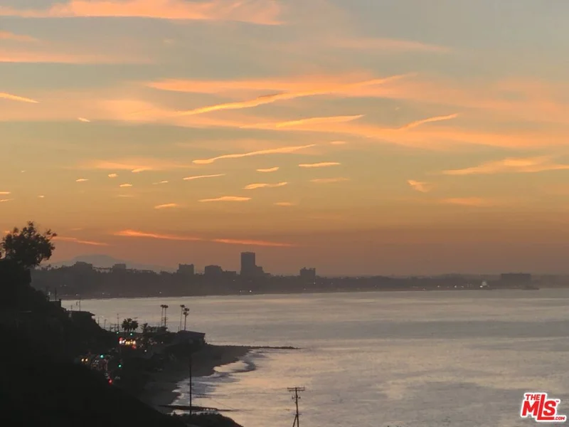 18101 COASTLINE Drive photo 2
