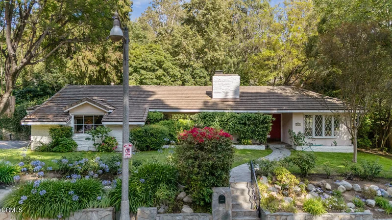 1090 Busch Garden Court, Pasadena, CA 91105