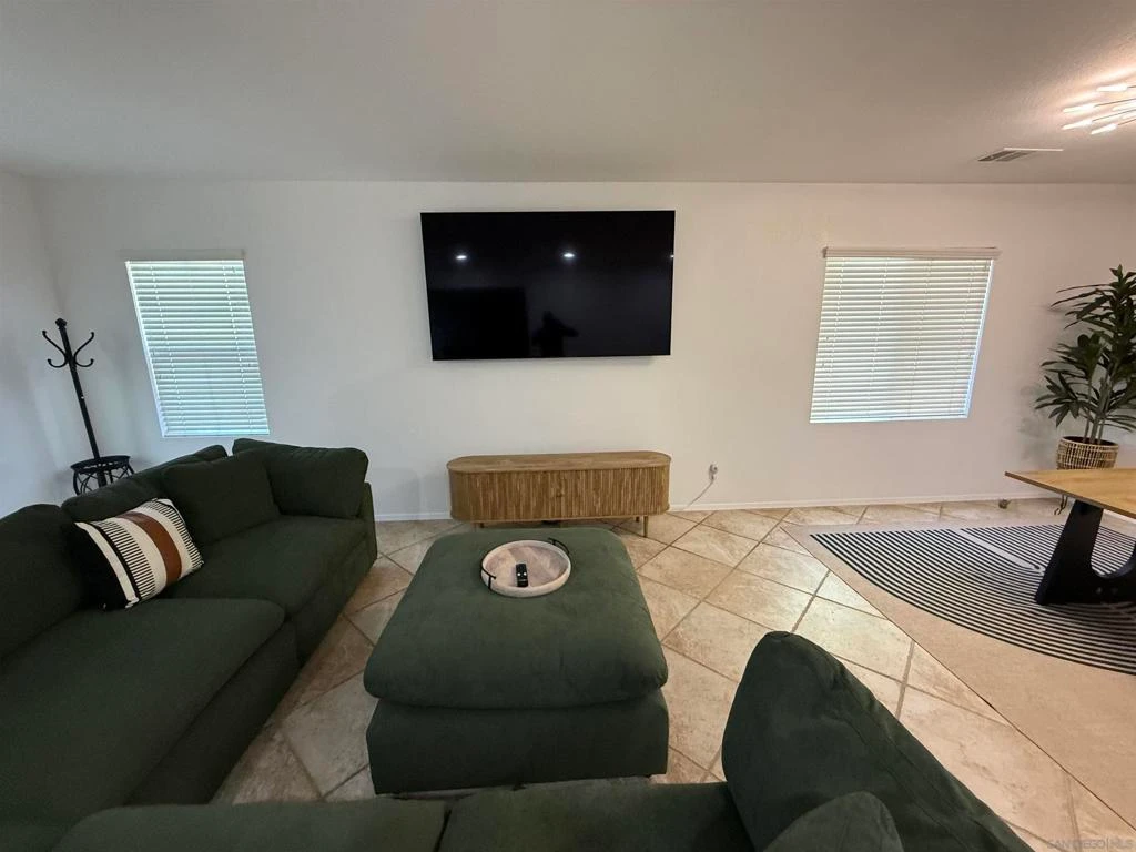 Interior 4