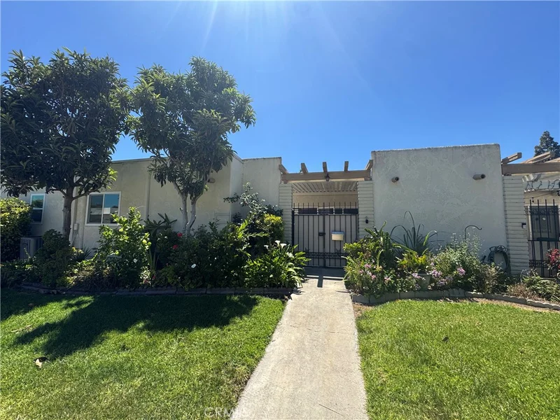 2252 Via Puerta B, Laguna Woods, CA 92637