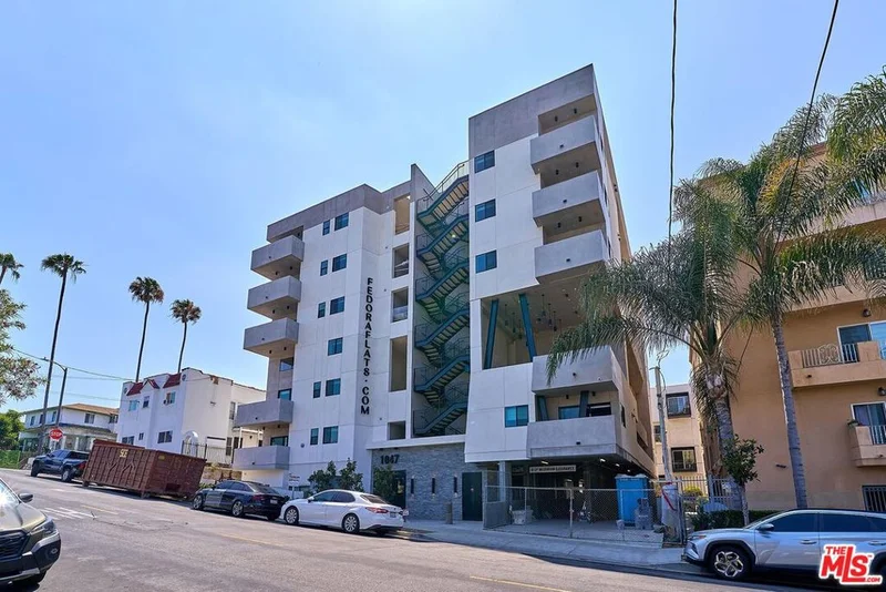 1047 Fedora Street 602
