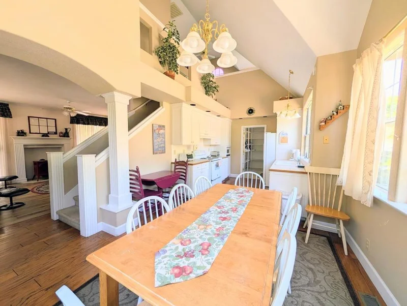 Photo 2 of 12021 Valenta Way