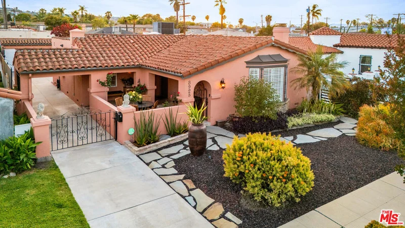 3925 S Norton Avenue, Los Angeles, CA 90008