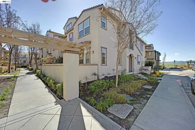 5216 Fioli Loop photo 2