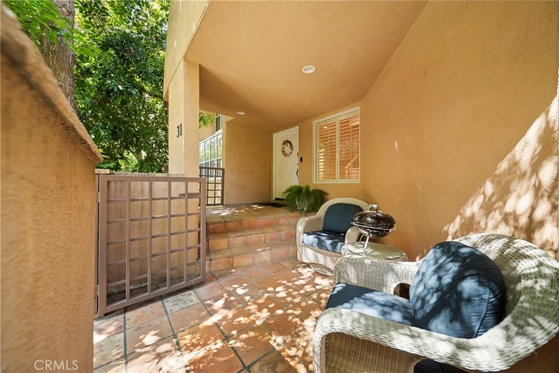 18730 Hatteras 31, Tarzana, CA 91356