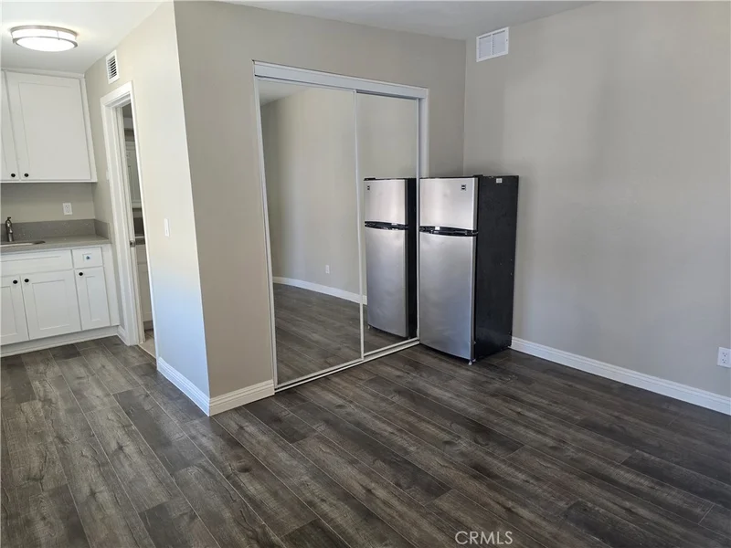 7215 Lyons 1 photo 2
