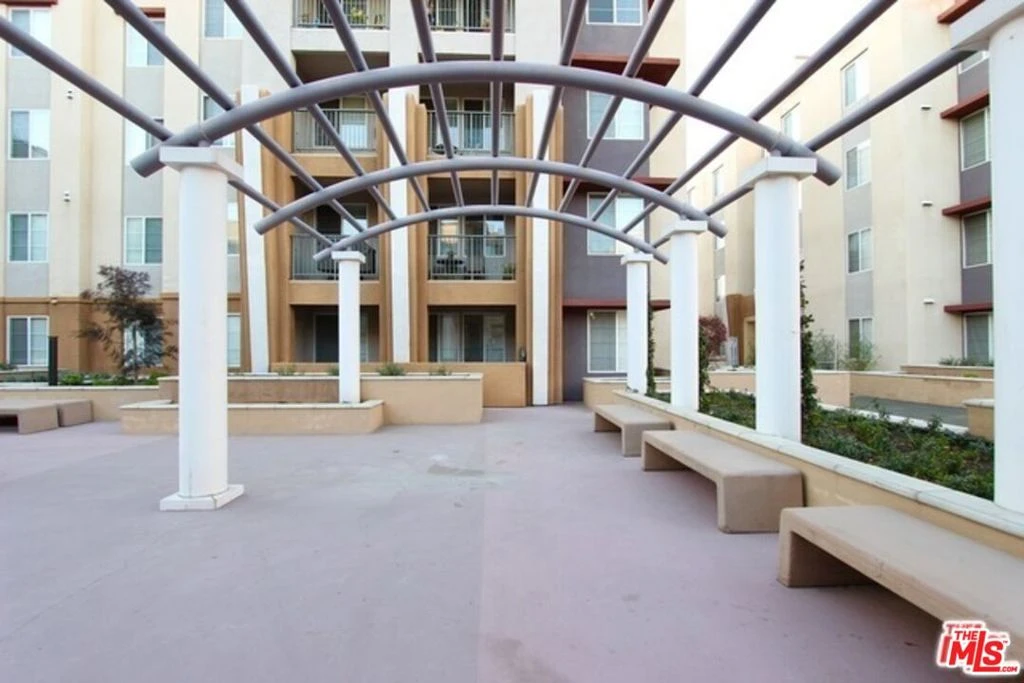 Interior 4