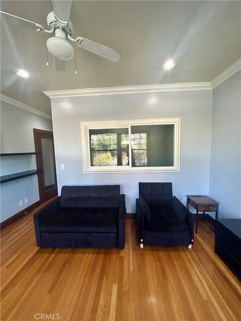 Interior 4