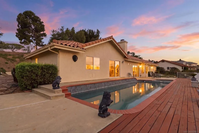 3844 Alta Vista photo 2