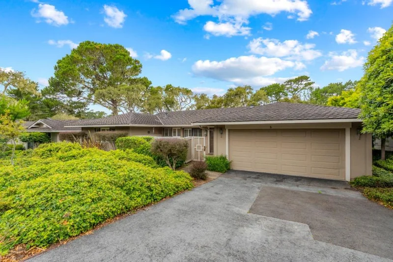 8 Country Club Gate, Pacific Grove, CA 93950