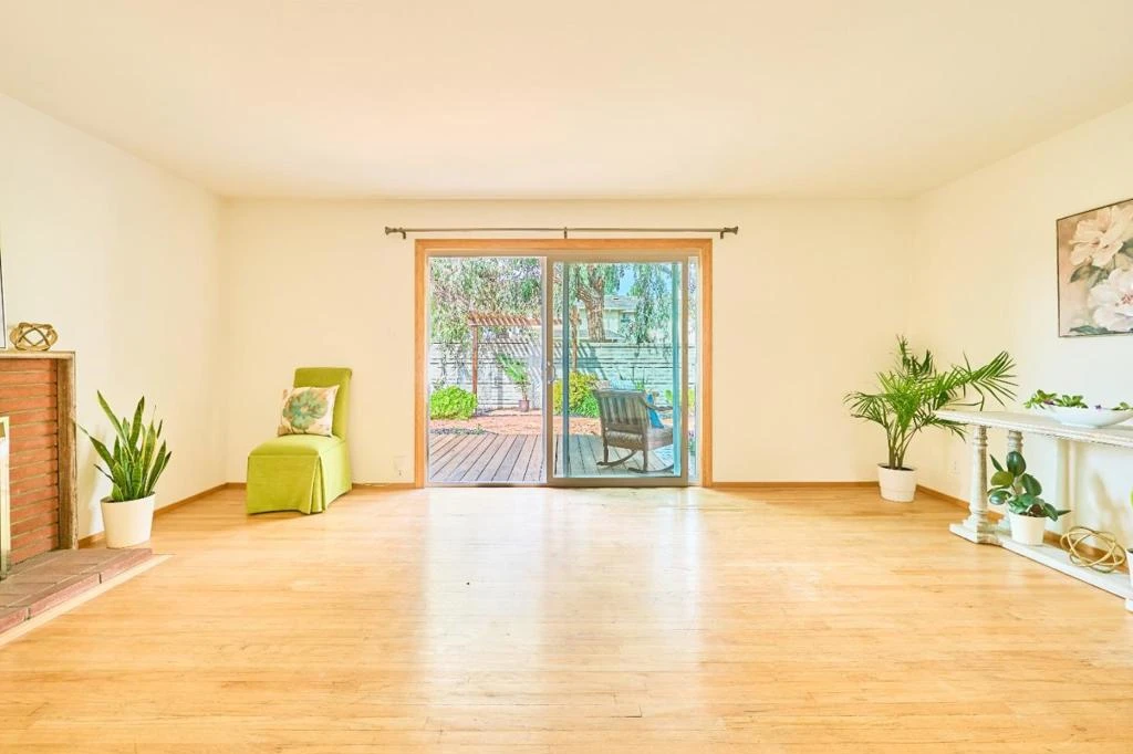 Interior 4