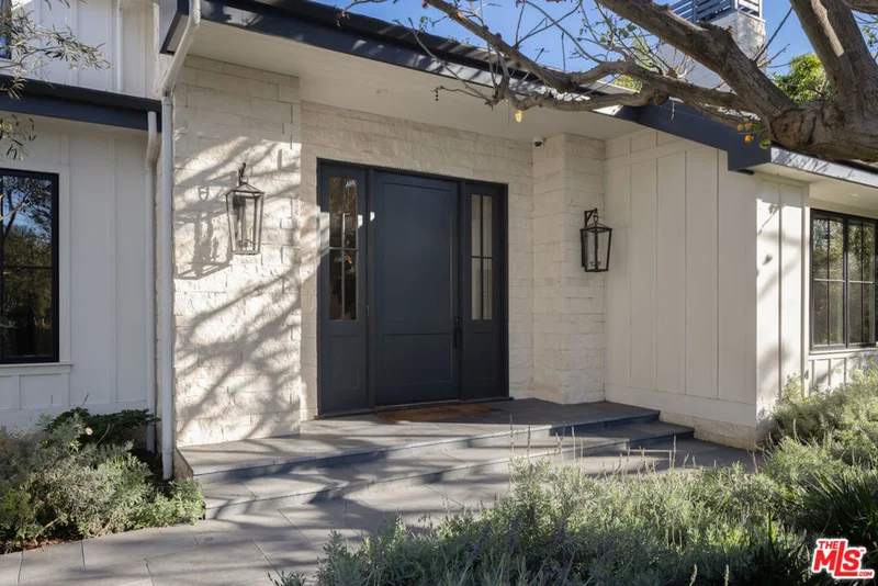 550 Spoleto Drive photo 2