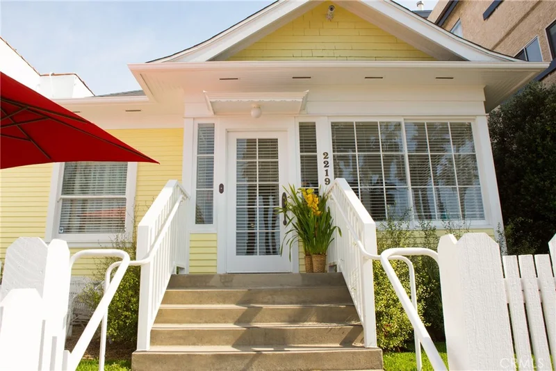2219 Ocean Avenue photo 2