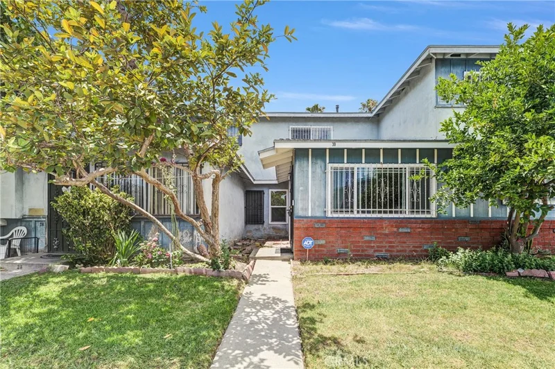 30 Camelback N, Carson, CA 90745